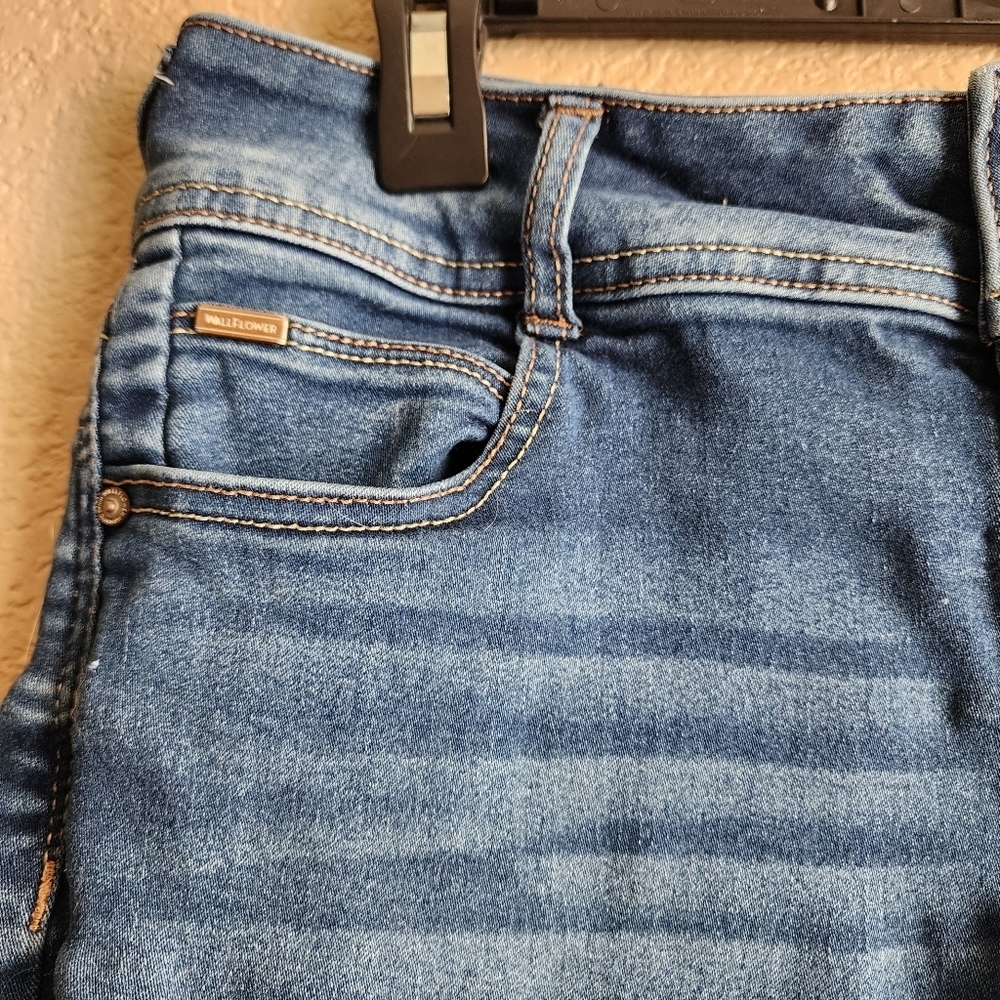 Wallflower Denim Jean shorts Size 9 - Picture 14 of 16
